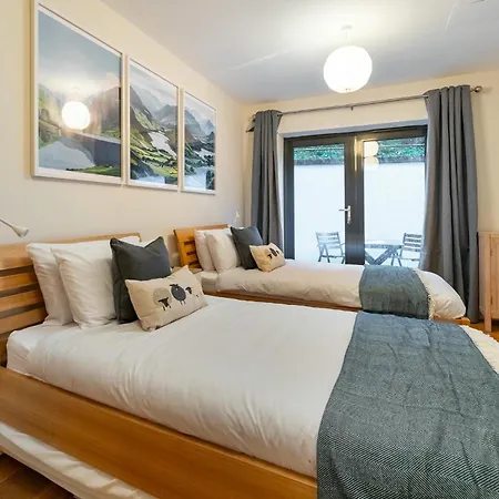 9 Blue Hill Park, 펜션